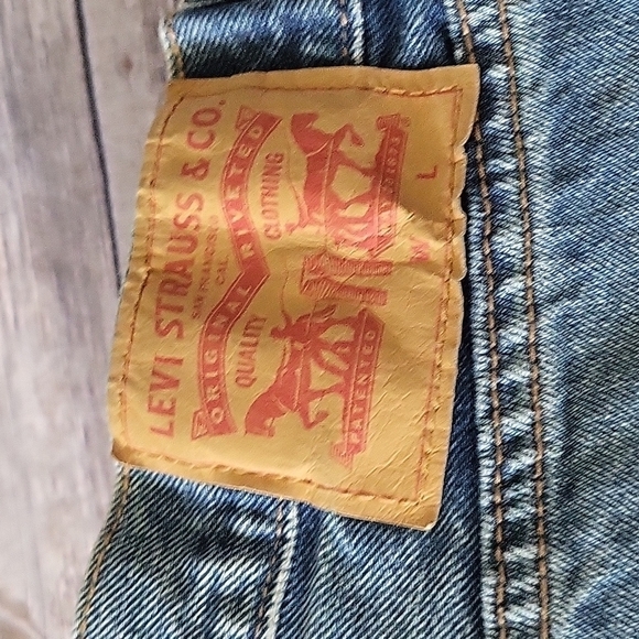 Levi's relaxed fit medium wash jeans with 31" inseam - Picture 7 of 14